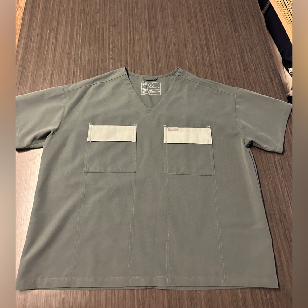 Figs Womens Bonsai Bello Cargo Scrub Top, M